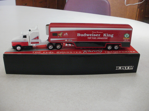 NHRA 1/64 ERTL KENNY BERNSTEIN 1993 BUDWEISER KING HAULER COA - Picture 2 of 8