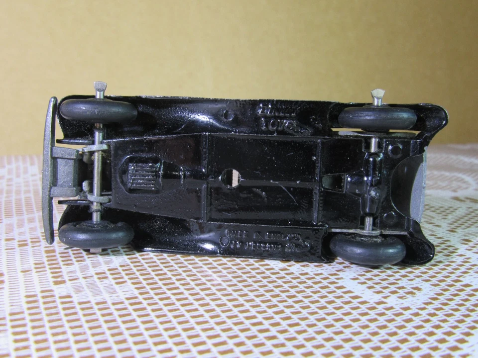 886Z Vintage 1936 Dinky 36C England Humber Vogue Saloon Grey 1:43 Repaint - Image 3 of 4