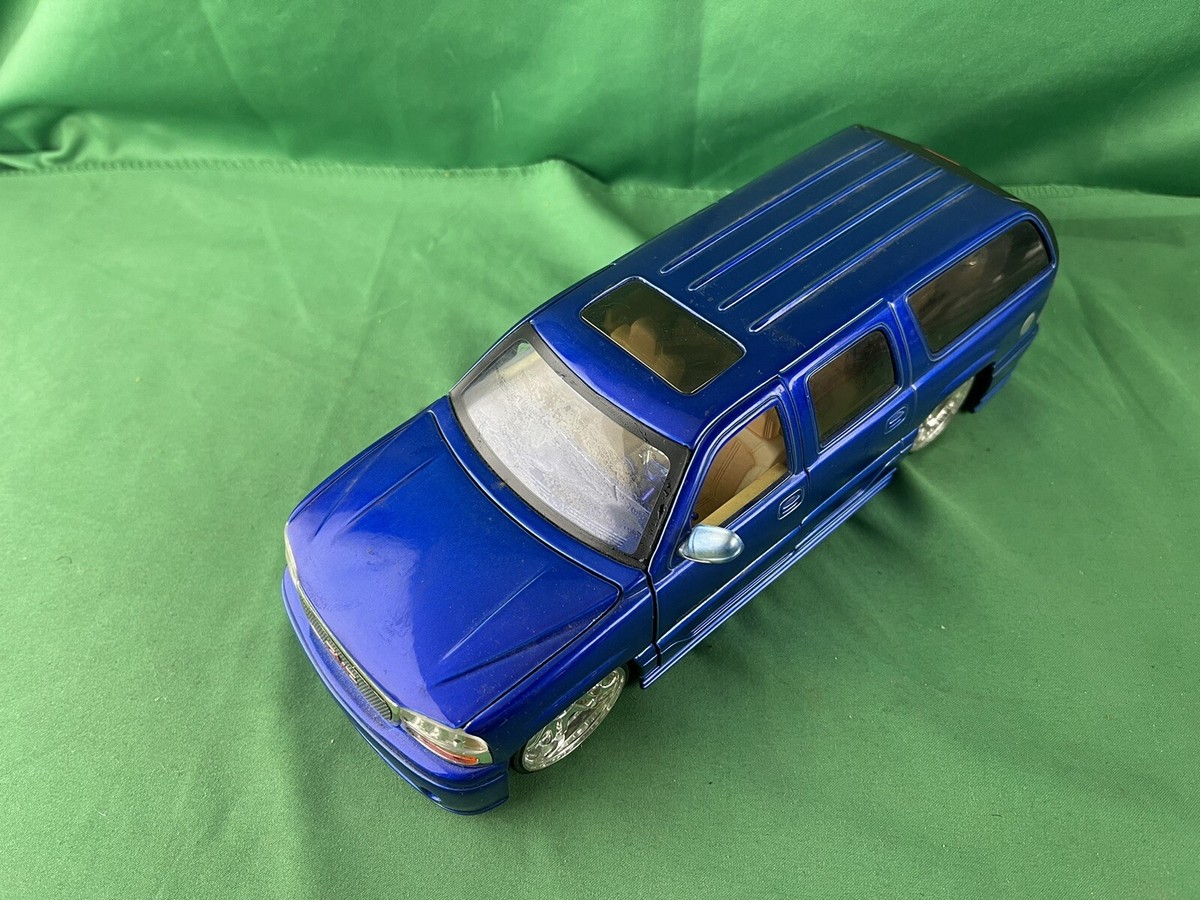 ミニカー DUBCITY 2002 GMC YUKON DENARI DUB 1/24 GMC Denali Yukon 2002 Jada 1:24 DUB City Blue (READ) | eBay