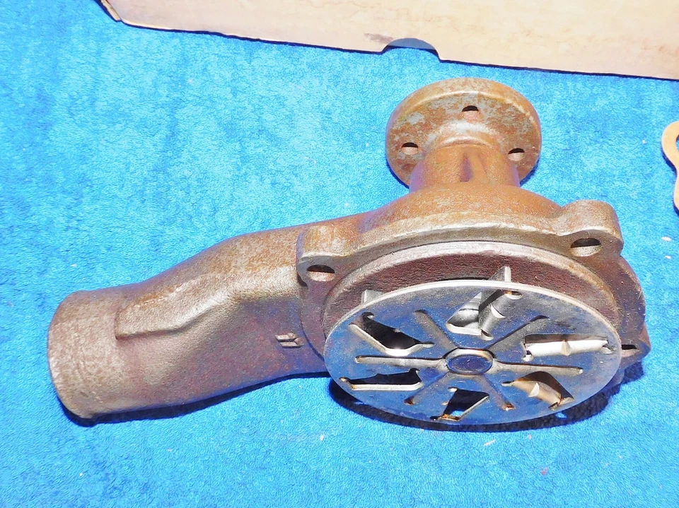 Ford Custom Galaxie F100 F250 E100 1965-1977 nuevo de lote reman 6 cilindros 240 300 bomba de agua Foto 4 de 4