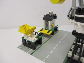 (AH 8) Lego train freight loading station from 4565 with BA 9V/RC