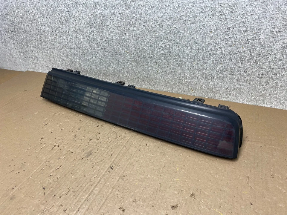Luz trasera lateral derecha para pasajero Pontiac Fiero 1984 a 1988 OEM U0563 DG Foto 2 de 4