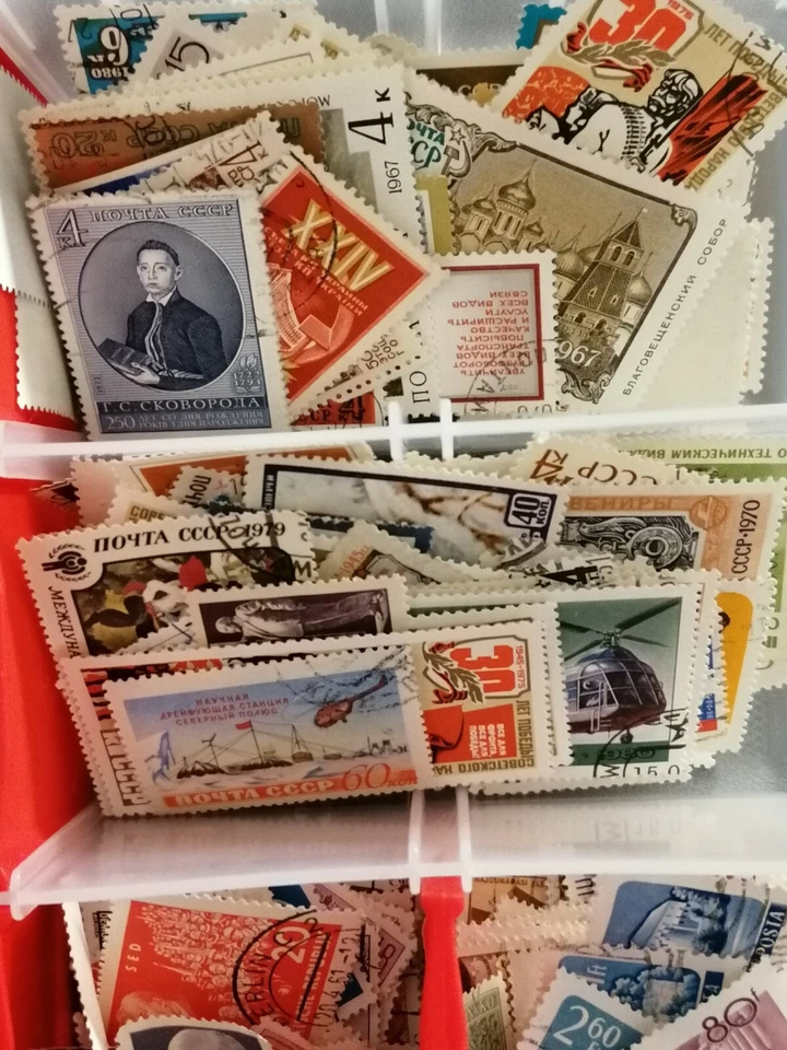 500 World Wide postage stamps.  Randomly selected World post stamps. Timbres. - Image 4 of 4