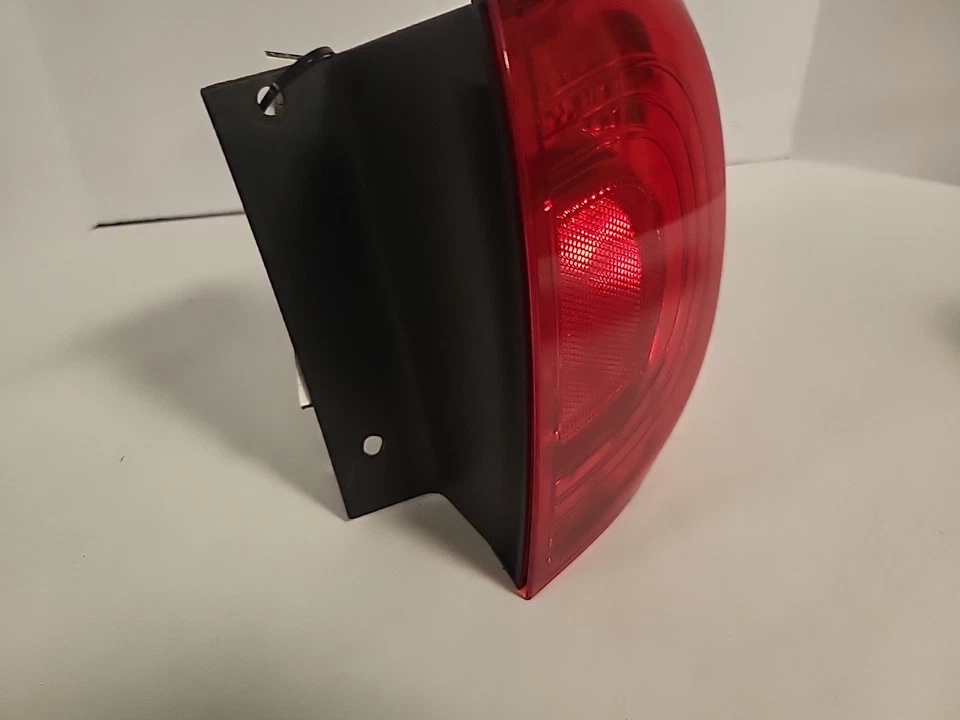 09-14 VOLKSWAGEN ROUTAN RH Passenger Tail Light Quarter Panel Mounted P3 Foto 3 de 4