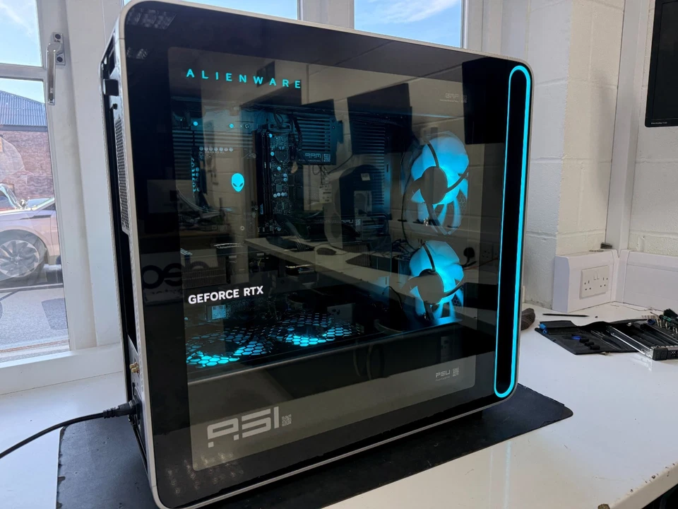 Alienware Area 51 Gaming PC Ultra 9 285K 64GB 2TB RTX 5090 32GB 11H 3Yr Warranty - Image 2 of 4