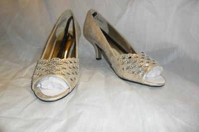 NIB Gold Womens East Street Alive 5 Slip On Royal Pumps Size 8 M