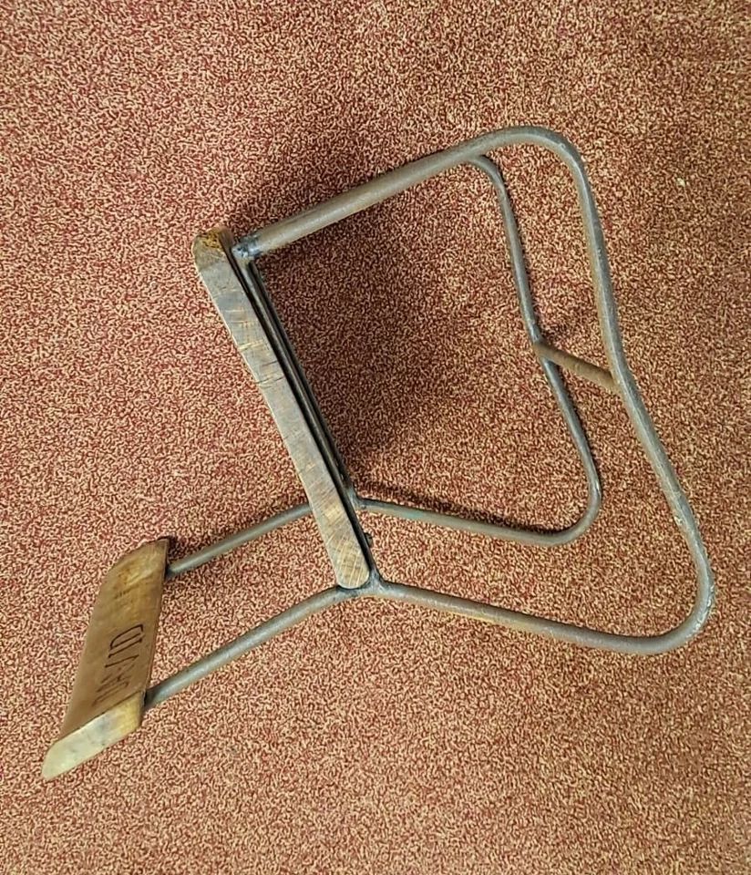 Silla escolar infantil vintage de madera y metal personalizada "David" años 40 mediados de siglo Foto 3 de 4