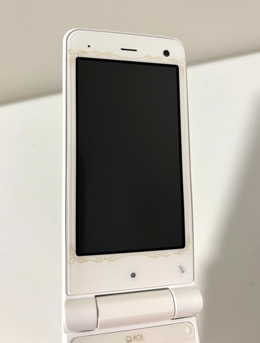 携帯電話本体 docomo STYLE series SH-04C milk Q-pot docomo Q-POT SH-04C white milk Japanese Flip Phone Limited
