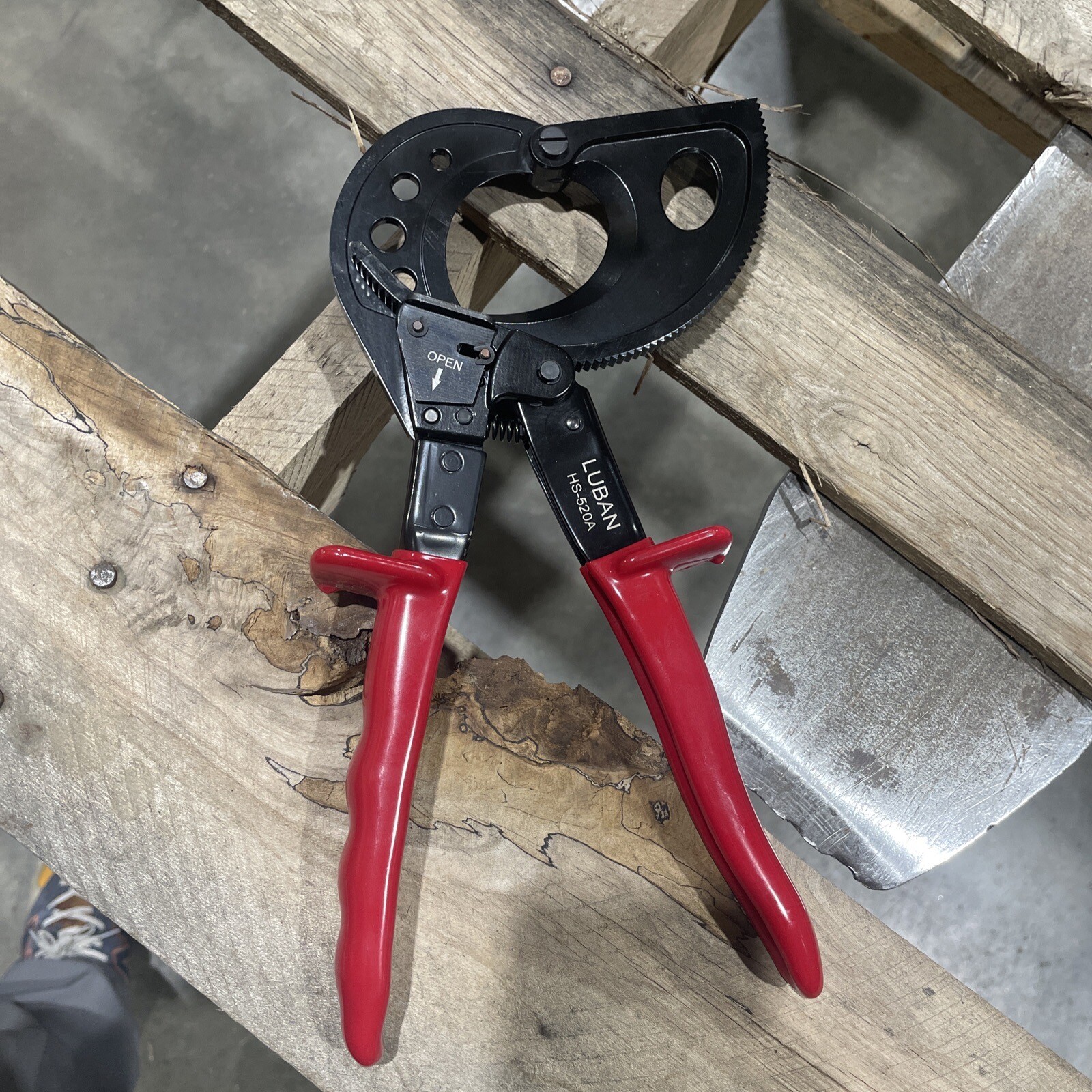 Ratcheting Cable Cutters. Ratcheting Wire Cutters. Ratcheting Pipe