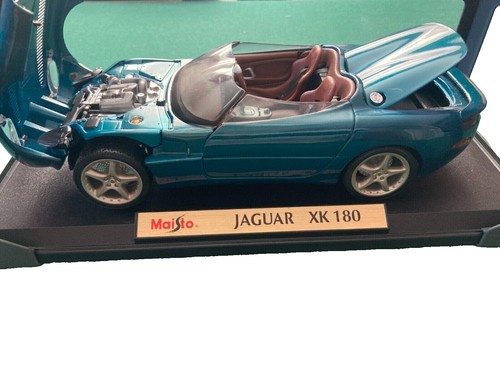 JAGUAR XJ220 vert de 1992 au 1/12 d MAISTO 33201 voiture miniature