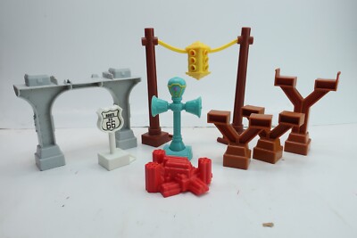 Geotrax Assorted Lot - Bridge Risers Signs Traffic Light Train Announcement