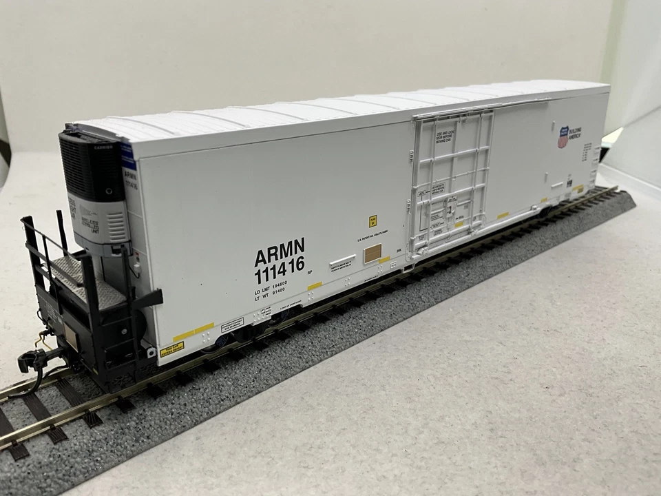 BLMA HO scale UP ARMN Trinity 64ft Reefer Trincool #111416 #52022 - Image 4 of 4