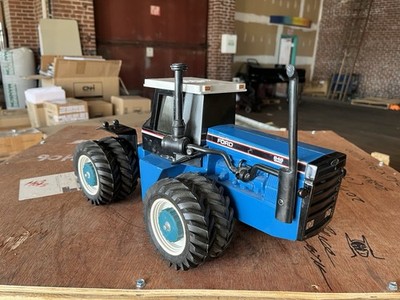 1/16 Ford Versatile 846 4WD