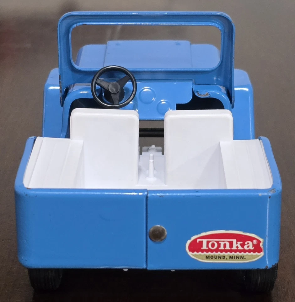 VINTAGE 1960'S TONKA PRESSED STEEL JEEP DISPATCHER BLUE W/ FOLD DOWN WINDSHIELD - Image 3 of 4
