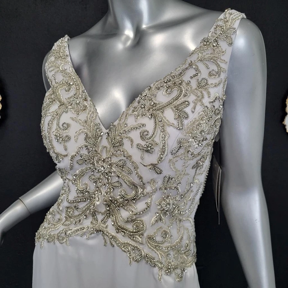 NUEVO CON ETIQUETAS~$1699~IMPRESIÓN~TALLA 6/8~VESTIDO DE NOVIA SIRENA BORDADO CON CUENTAS BLANCO Foto 2 de 4