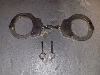 Vtg Peerless Handcuffs Pat 1531451-1872857 Springfield Mass USA w/ Keys