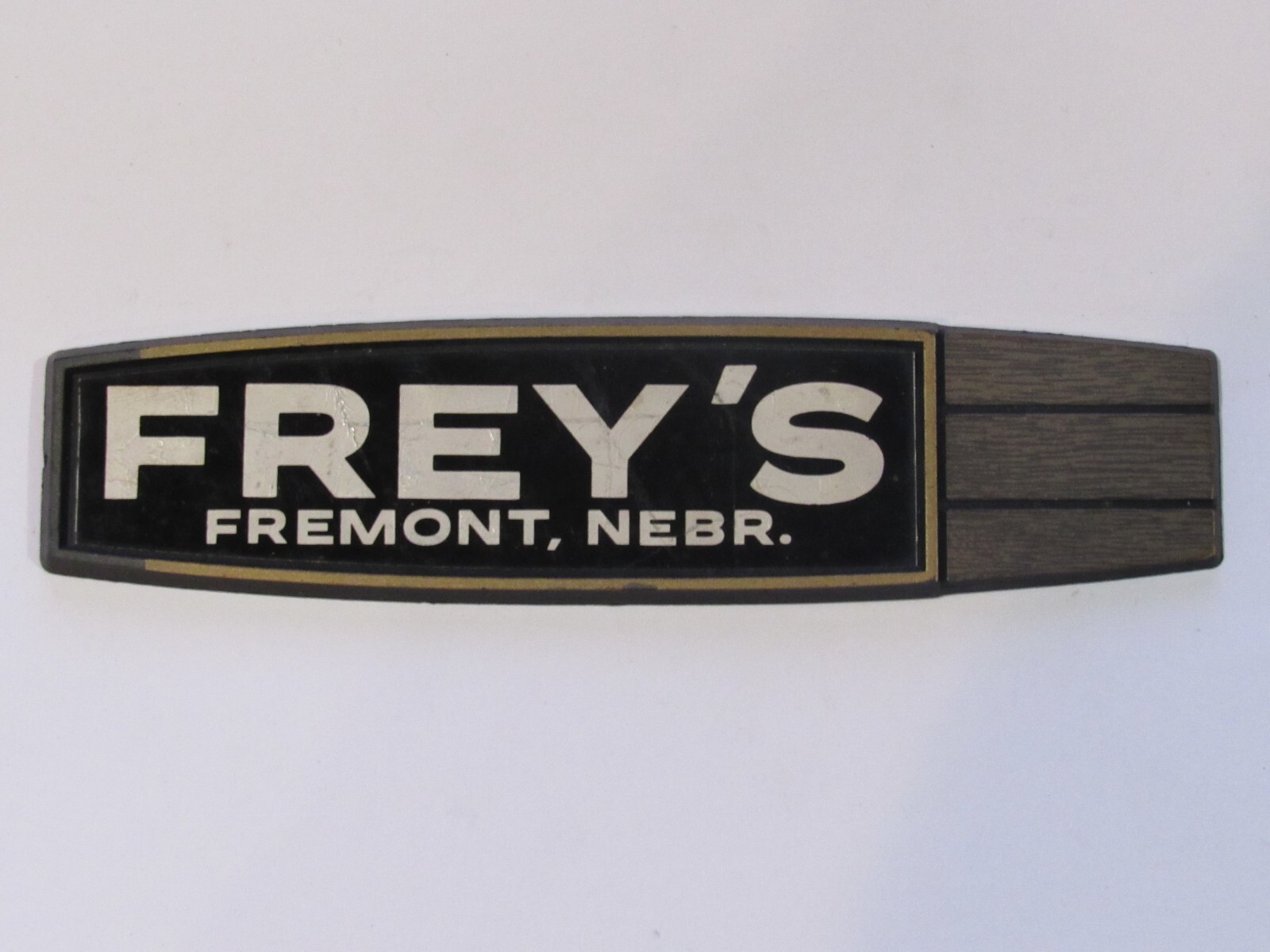 Vintage Frey's Auto Sales Fremont Nebraska Plastic Dealer Badge Emblem