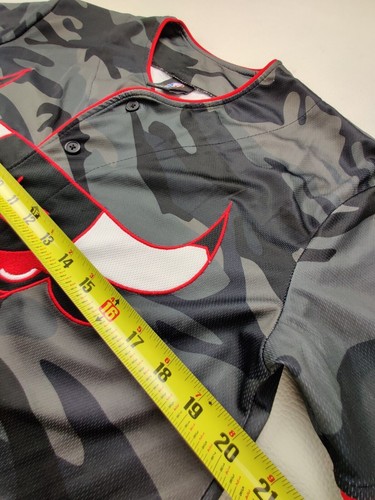 NBA Chicago Bulls Men's Small Black/Grey/Red Camo Button Down Shirt Jersey - Picture 5 of 6