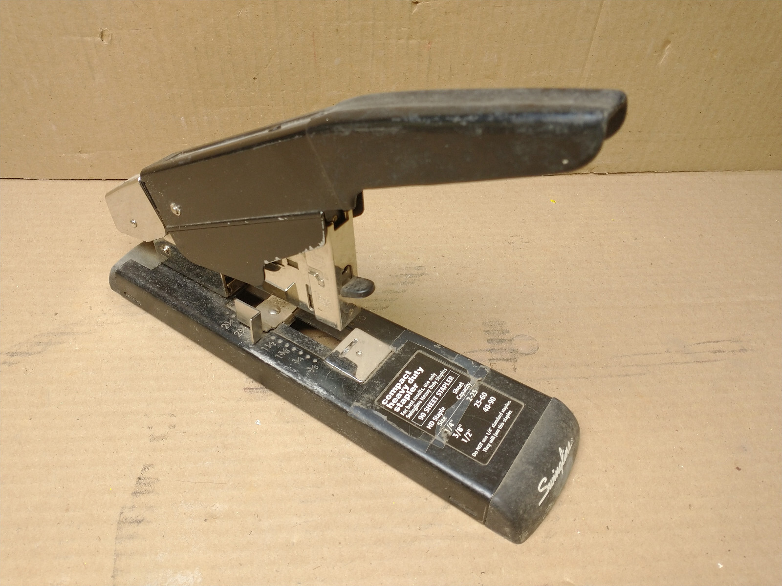 Swingline Compact Heavy Duty Stapler 03901, 90 sheet, plus box of staples-image