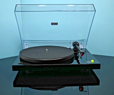 Music Hall MMF- 2.2 Audiophile Turntable with Ortofon 2M Red MM Phono Cartridge