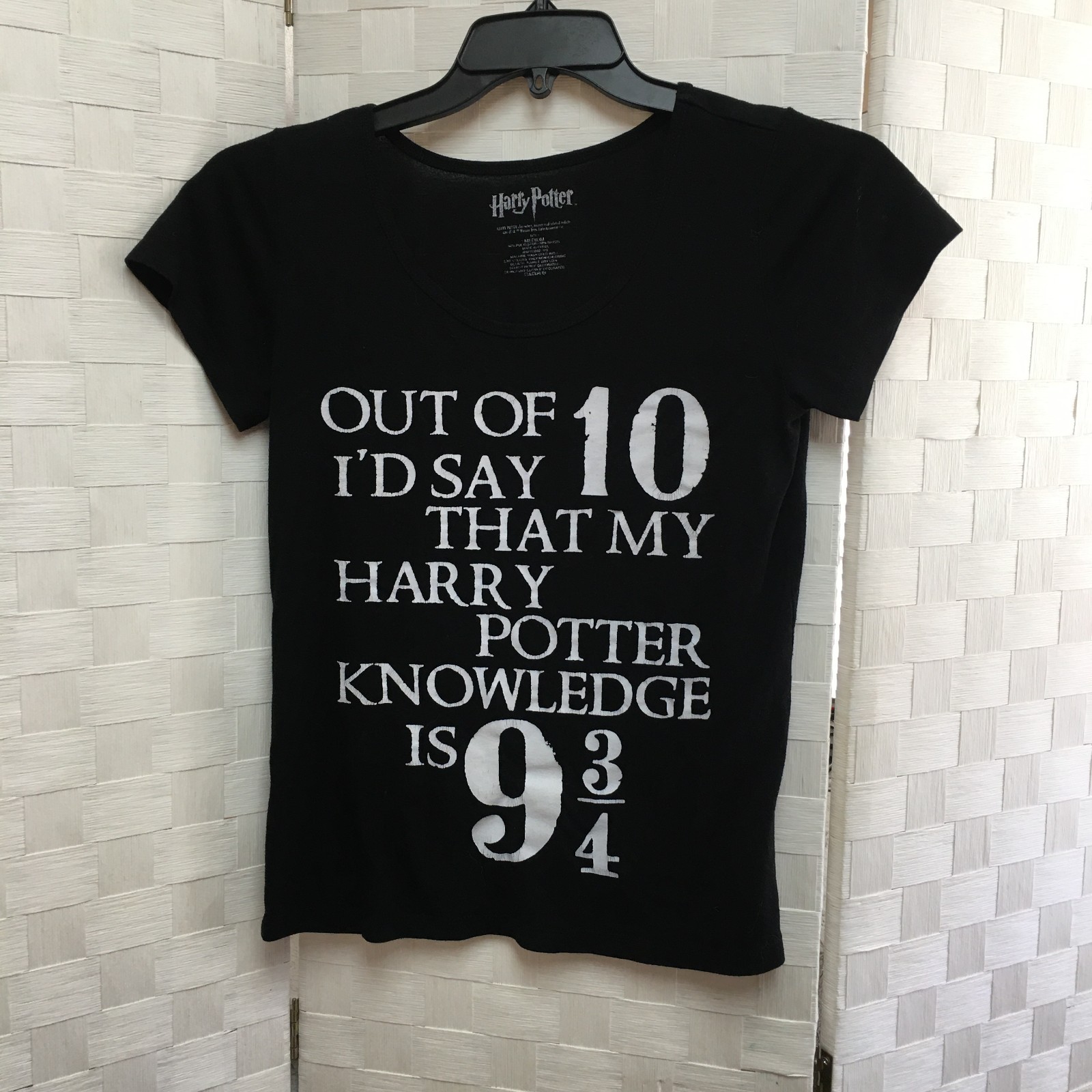 Harry Potter Knowledge tee Medium - image 1