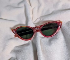 Womens Retro 1950s Cat Eye Sunglasses Red Pla...