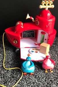 twirlywoos big red boat