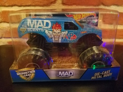 Hot Wheels Monster Jam Mad Scientist True Metal 1:24 New In Box - Afbeelding 1 van 1