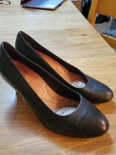 Black Leather 2.25" Heeled Pump By CLARKS Artisan sz 7.5. Very Clean Condtn
