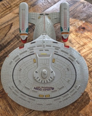 Vintage 1992 Playmates Star Trek TNG USS Enterprise NCC-1701-D Electronic Lights