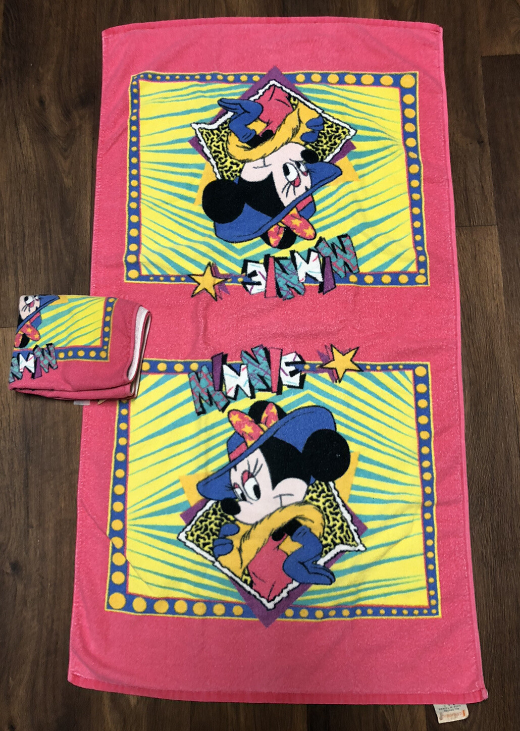 Mini Mouse Funky Vintage Walt Disney Towel Set Minnie Mouse Funky Retro Purple 70s Bath ...