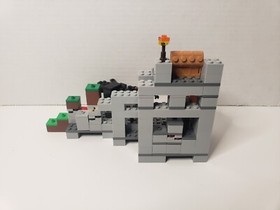 LEGO Minecraft: The Cave (21113) 90% Complete