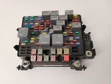 2003-2005 Chevy Silverado 1500 Engine Fuse Box Assembly OEM