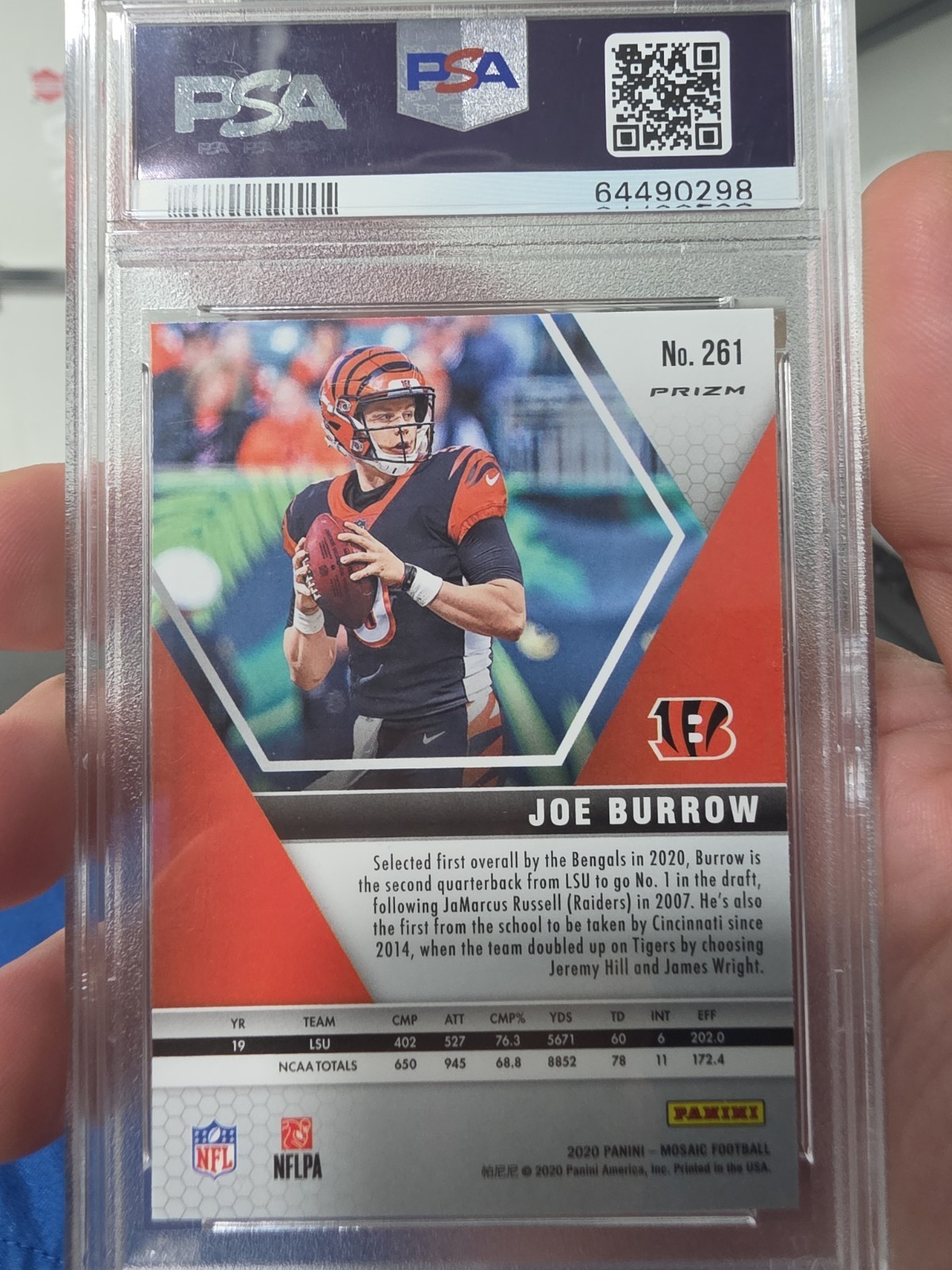 2020 Panini Mosaic - NFL Debut Joe Burrow #261 Reactive Gold Mosaic Prizm (RC) view 2