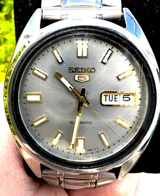 seiko mens 37mm automatic watch day/date 7S26-0364 21 jewel