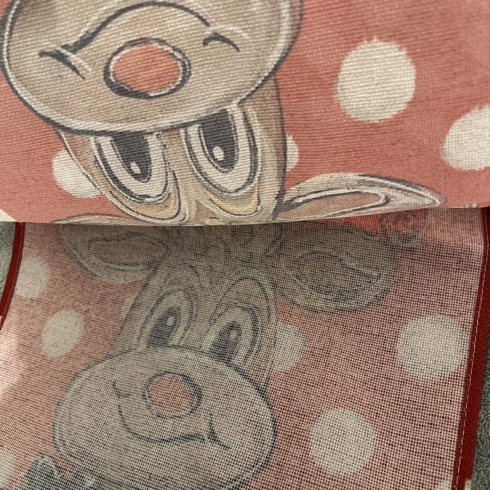 TABLE RUNNER NATAL. RUDOLPH RENAS 12” x 72” bolinhas vermelho branco - Imagem 2 de 4