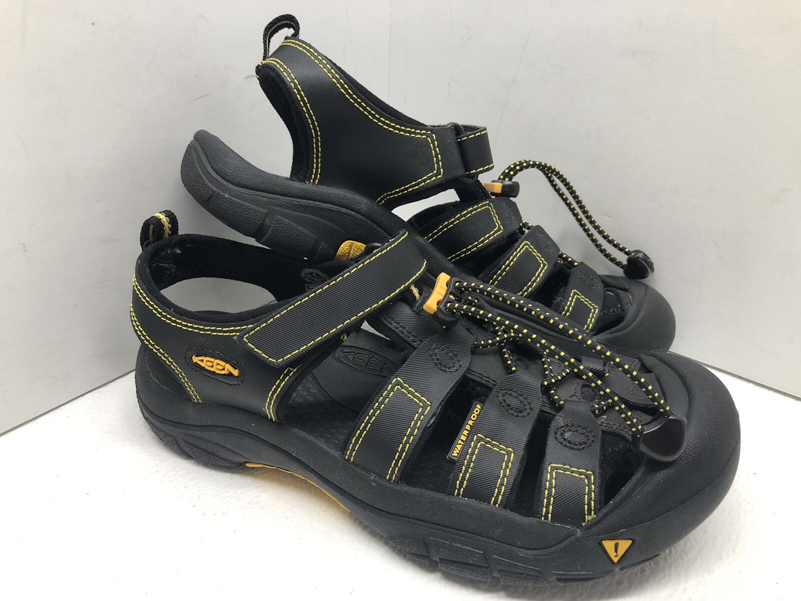 Sandali sportivi acquatici KEEN Newport H2 da uomo taglia 6 neri scarpe da trekking acqua usati in ottime condizioni