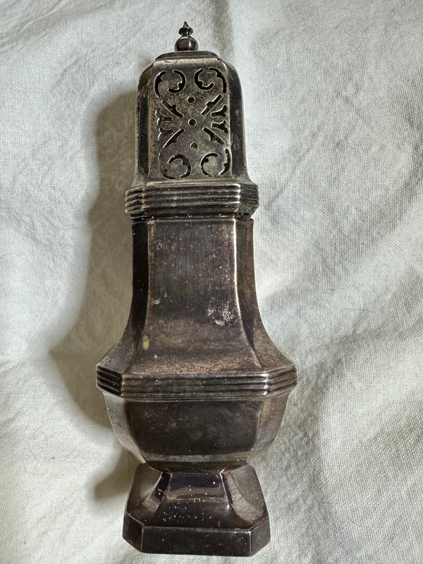 Antique English Sugar Shaker, silverplated 7"  tarnished dcpk
