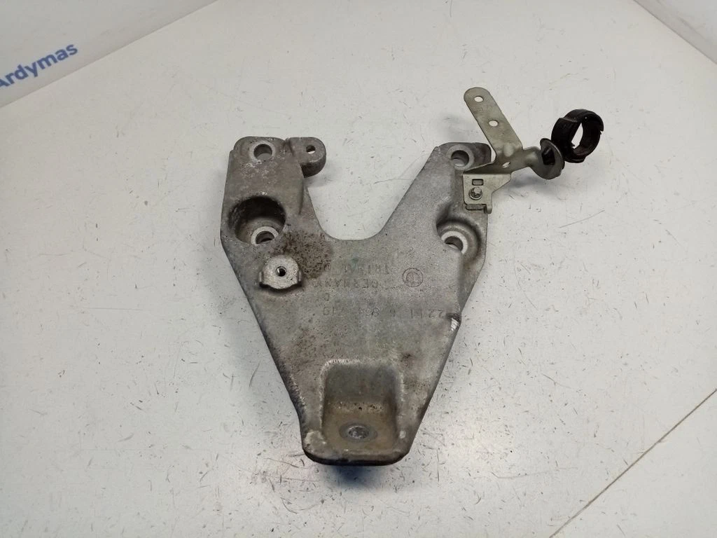BMW 4 F32 F33 2015 Petrol 225kW Engine mounting bracket 