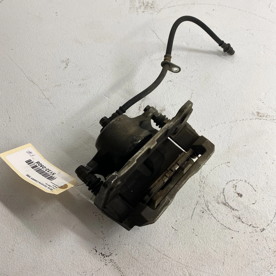 Pinza de freno de disco para pasajero delantero derecho ASSY TOYOTA CAMRY XSE 2018-2019 1 PIEZA Foto 4 de 4
