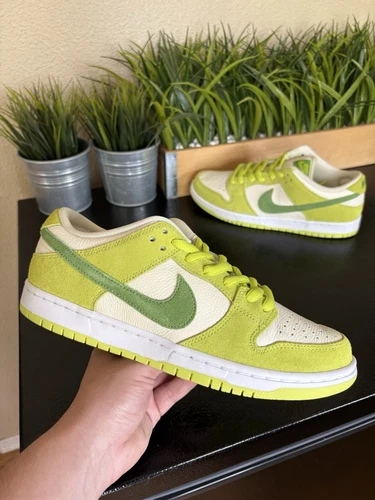 Nike SB Dunk Low Sour Apple DM0807-300 Men’s Size 9 Market Value $280 New