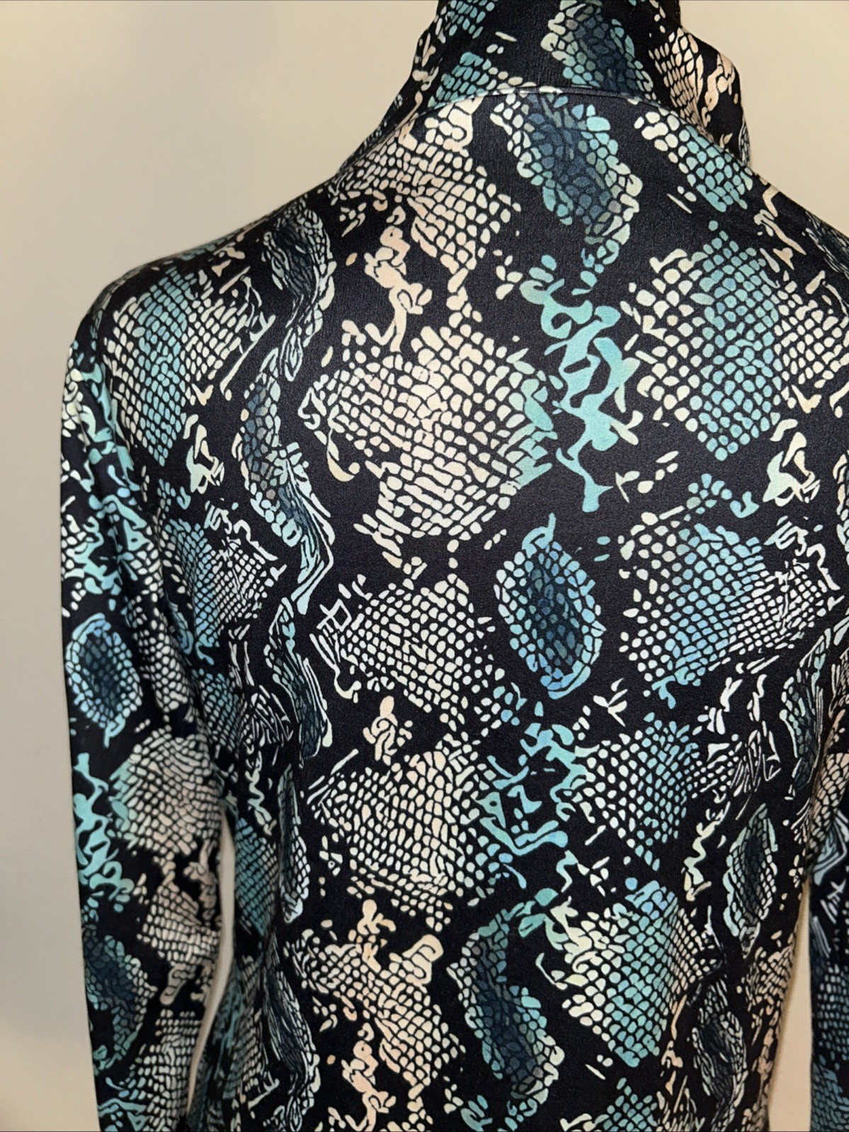 Turtle Neck Long Sleeve Large Pullover Snake Prin… - image 7