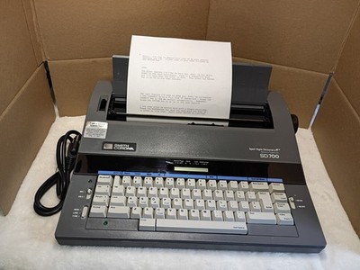 Smith Corona SD700 Eletronic Typewriter & Case, Spell Right Dictionary, Tested  