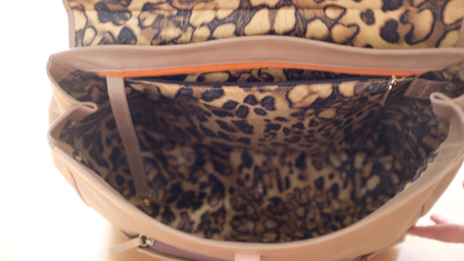 RARE! Genuine Designer Longchamp Beige Leather Bag image 7