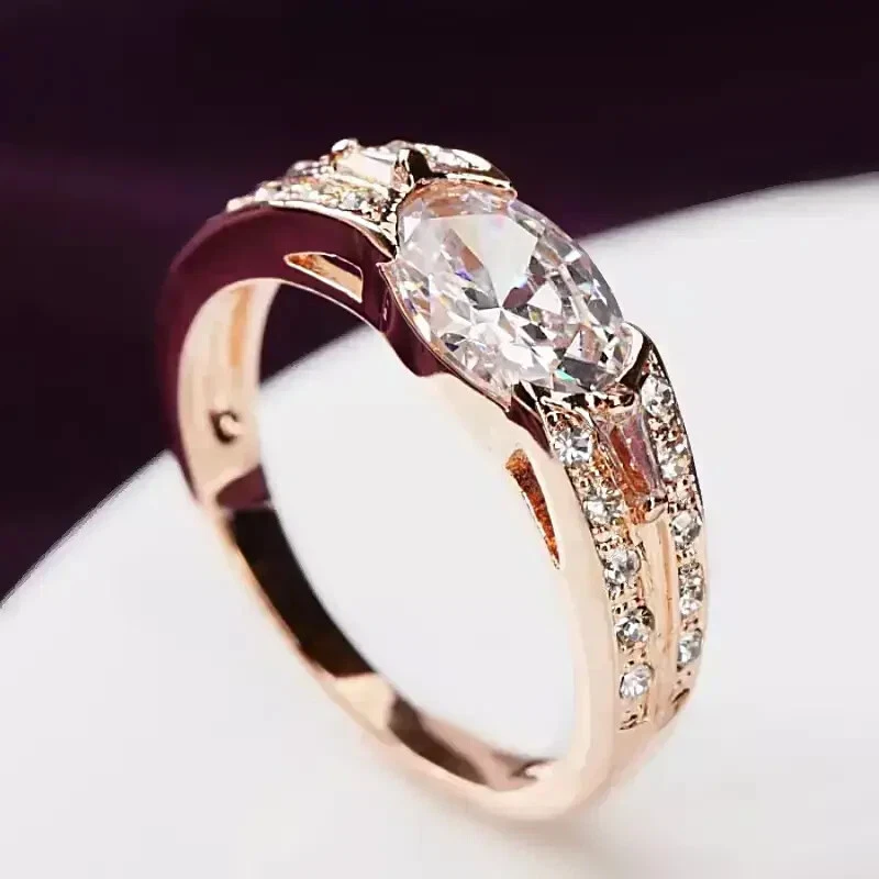 18K Rose Gold Filled Made With SWAROVSKI Zirconia Sparkling Oval Side Stone Ring Foto 3 de 4