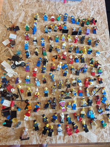 Lego 120 Minifiguren mit Zubehör