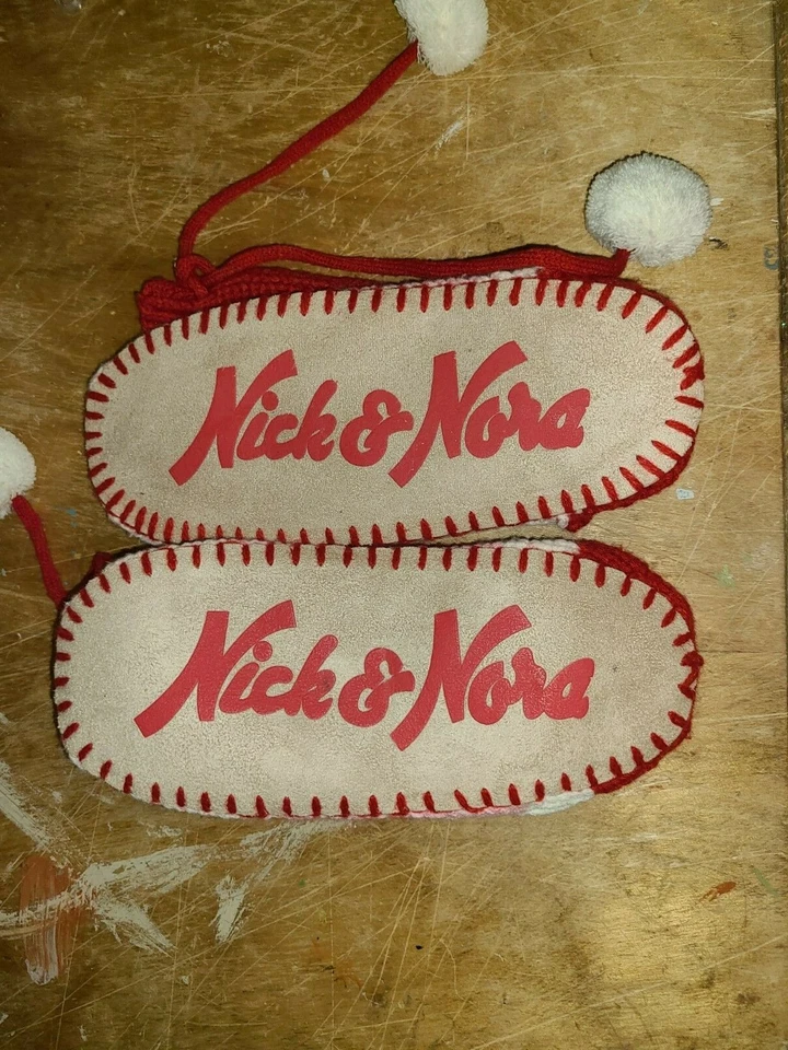 Nick and Nora "Santa Slipper Socks" - Talla 5 1/2 - 7 1/2 Foto 3 de 4