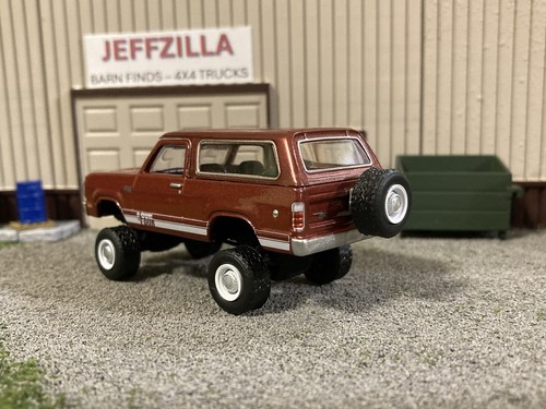 1978 Plymouth Trail Duster Lifted 4x4 Truck 1/64 Diecast Custom Greenlight - Picture 10 of 13