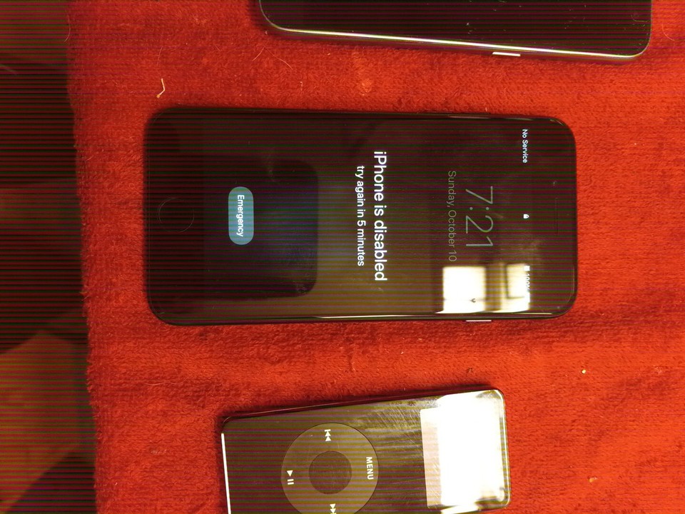 electronics lot for parts or repair 2 Ipod, IPhone A1660, Samsung Nokia