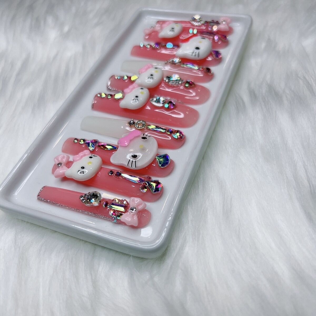 Hello Kitty Claws for Money on iPhone